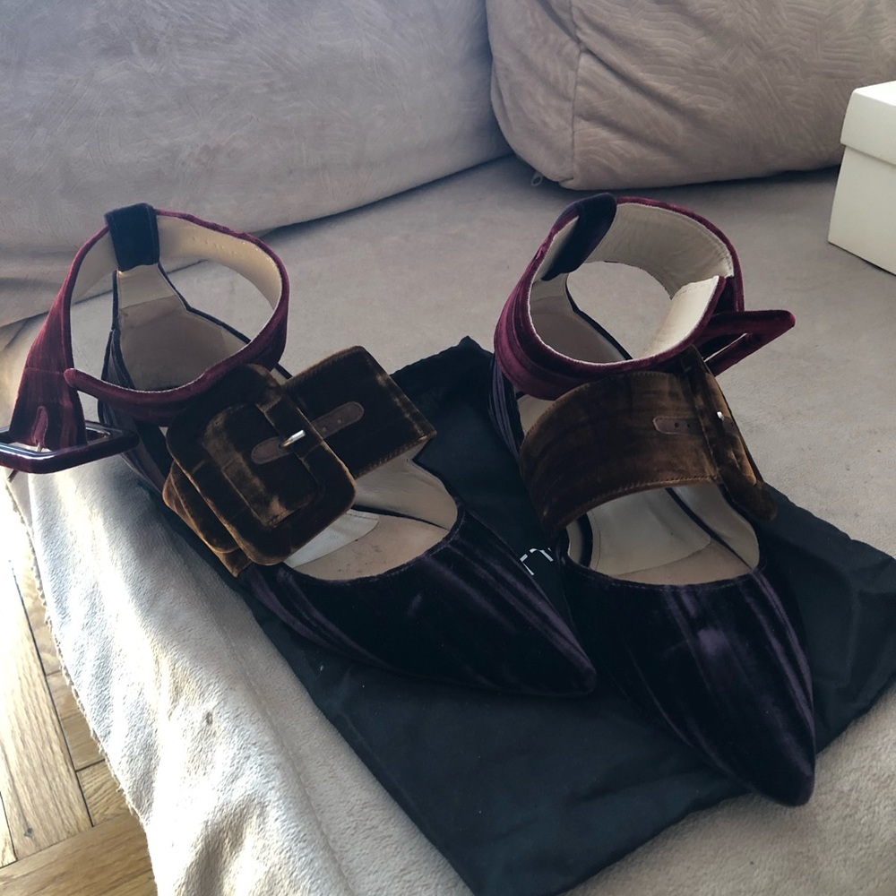 Shoes - Picture 2 of 7